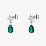 Orecchini pendenti in argento rodiato 925‰ con square cubic zirconia e pear cubic zirconia colore emerald.