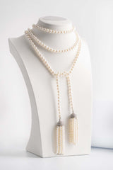 Collana lunga di perle con nappine