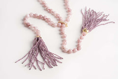 Collana lunga in quarzo rosa con nappine Swarovski