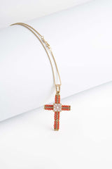 Ciondolo croce con cammeo inciso a mano e corallo