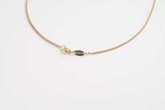 Ciondolo croce con cammeo inciso a mano e corallo