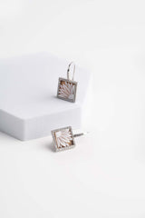 Orecchini con cammeo inciso a mano