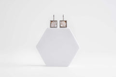 Orecchini con cammeo inciso a mano