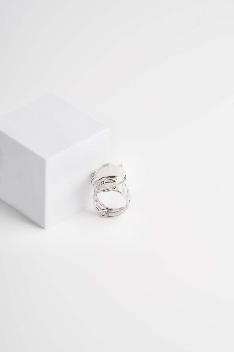 Anello con perla scaramazza