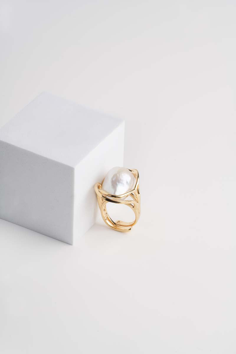 Anello con perla scaramazza