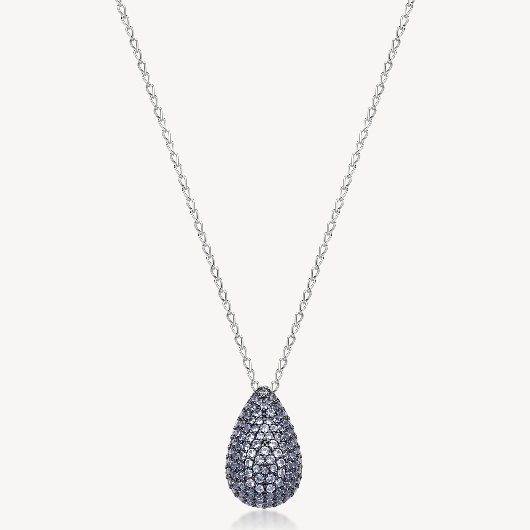Collana girocollo in argento rodiato 925‰ e pendente con galvanica colore rutenio e cubic zirconia colore light sapphire. Lunghezza 44cm.