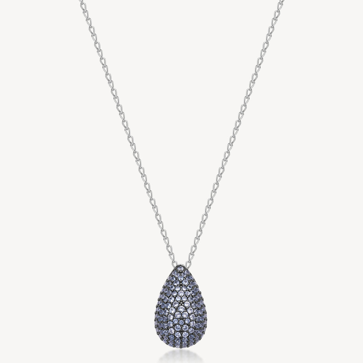 Collana girocollo in argento rodiato 925‰ e pendente con galvanica colore rutenio e cubic zirconia colore light sapphire. Lunghezza 44cm.
