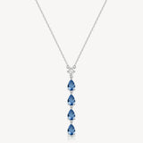 Collana girocollo in argento rodiato 925‰ e pendente con square cubic zirconia e pear cubic zirconia colore sapphire. Lunghezza collana 44cm.
