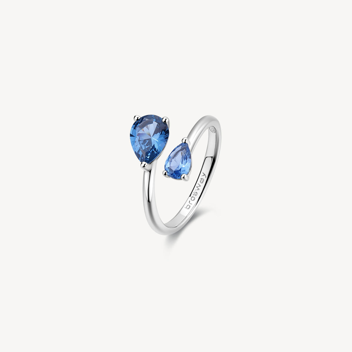 Anello in argento rodiato 925‰ con pear cubic zirconia colore sapphire. Misura 14.