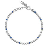 Bracciale tennis in argento rodiato 925‰ con cubic zirconia chiari e cubic zirconia colore sapphire. Lunghezza 18cm.