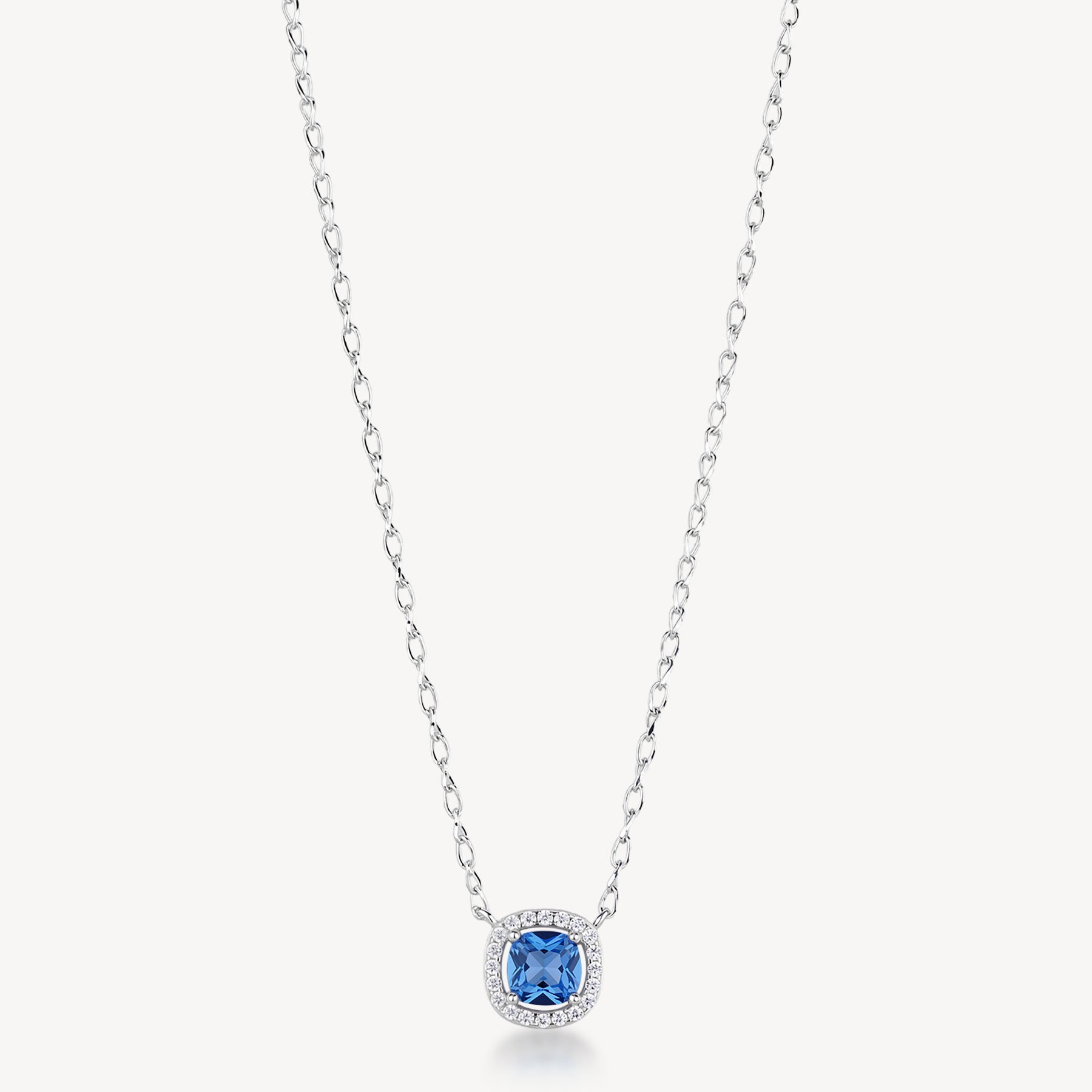Collana girocollo in argento rodiato 925‰ con cubic zirconia chiari e cubic zirconia colore sapphire. Lunghezza collana 44cm.