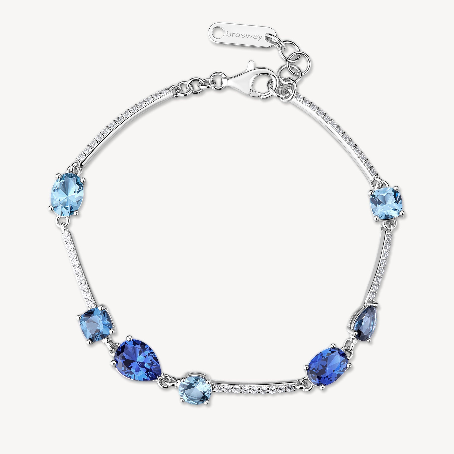 Bracciale semirigido in argento rodiato 925‰ con cubic zirconia chiari e cubic zirconia colore sapphire. Lunghezza bracciale 18cm.