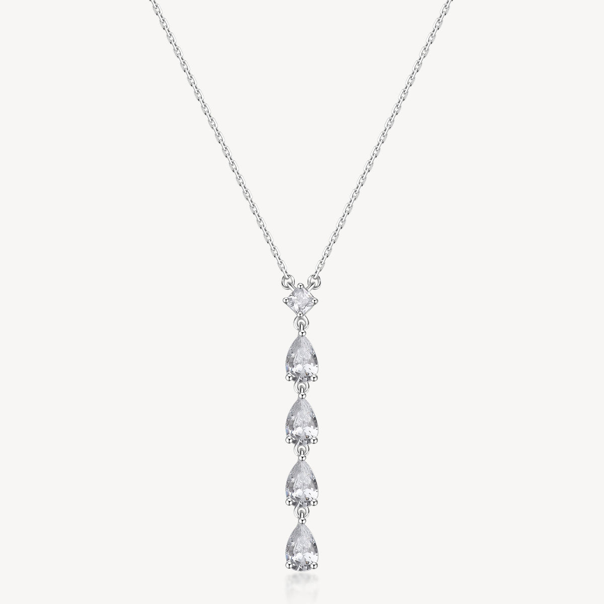 Collana girocollo in argento rodiato 925‰ e pendente con square e pear cubic zirconia. Lunghezza collana 44cm.