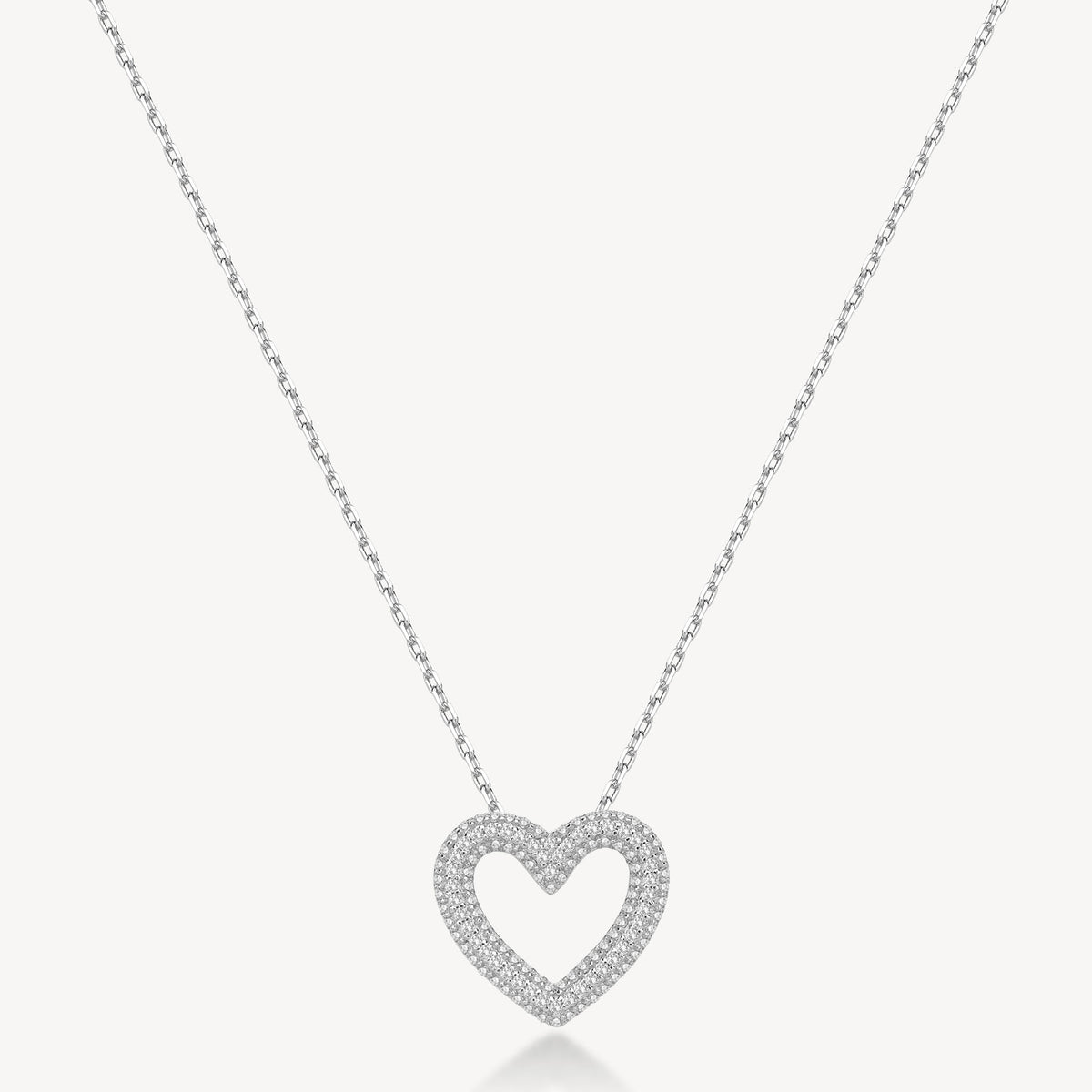 Collana girocollo in argento rodiato 925‰ con pendente a forma di cuore e cubic zirconia.