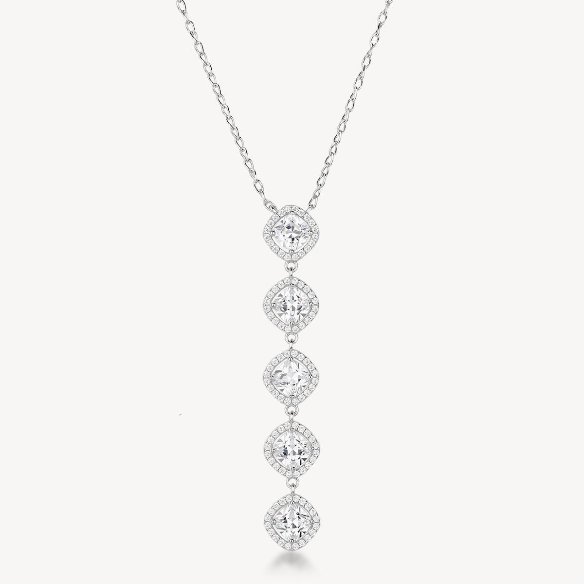 Collana girocollo in argento rodiato 925‰ e pendente con cubic zirconia. Lunghezza collana 44cm.