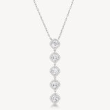 Collana girocollo in argento rodiato 925‰ e pendente con cubic zirconia. Lunghezza collana 44cm.