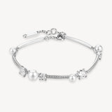 Bracciale semirigido in argento rodiato 925‰ con perle di conchiglia e cubic zirconia.