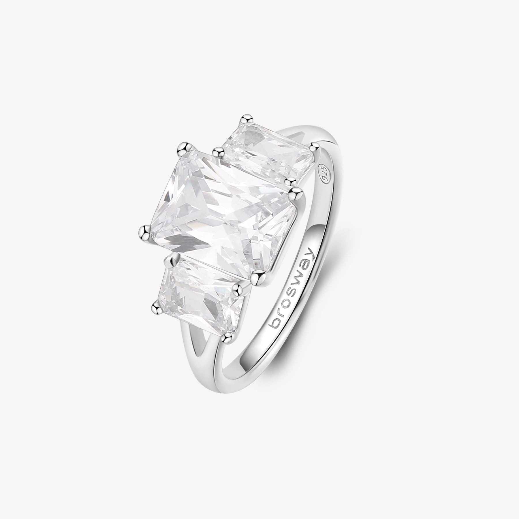 Anello in argento rodiato 925‰ con baguette cubic zirconia. Misura 18.