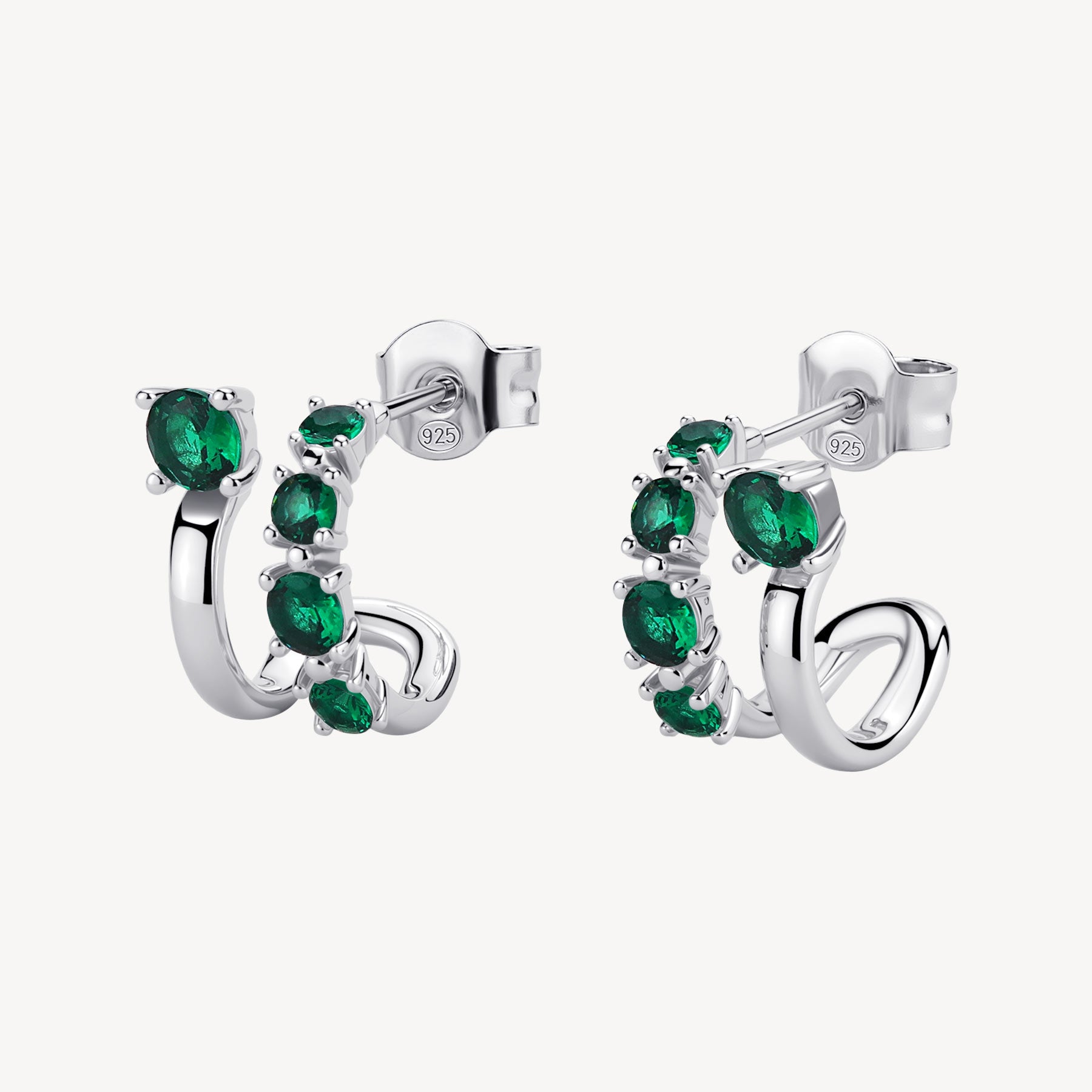 Orecchini a cerchio in argento rodiato 925‰ con cubic zirconia colore emerald.