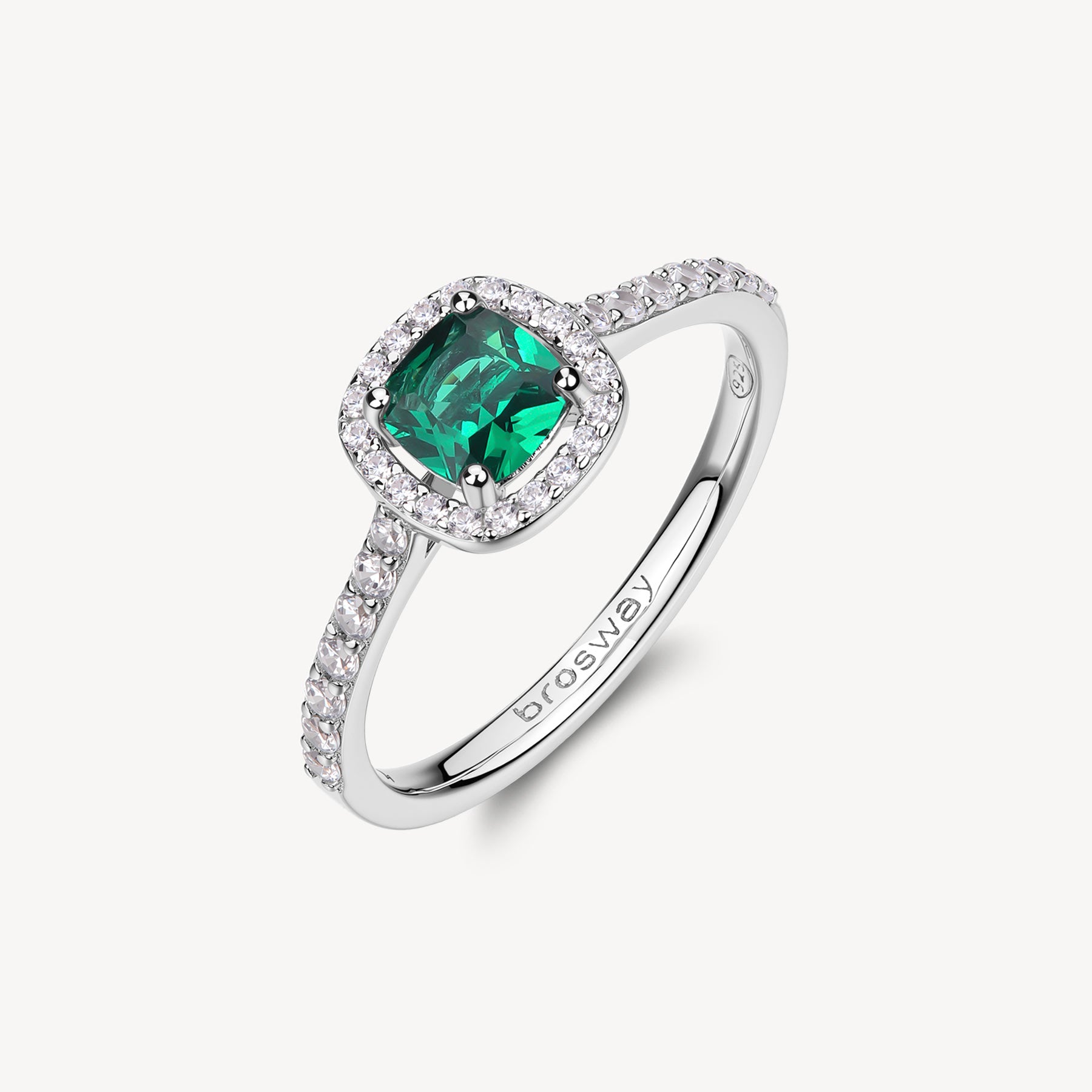 Anello in argento rodiato 925‰ con cubic zirconia chiari e cubic zirconia colore emerald. Misura anello 14.