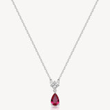 Collana girocollo in argento rodiato 925‰ e pendente con square cubic zirconia e pear cubic zirconia colore ruby. Lunghezza collana 44cm.